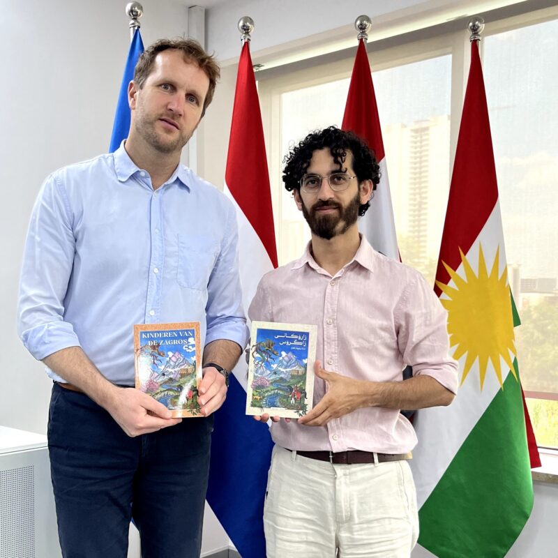 Shad Raouf Qazaz presenting the Dutch and Kurdish editions of Children of the Zagros at the Consulate General of the Netherlands in Erbil